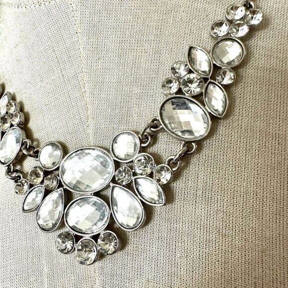 Rhinestone statement necklace - Picture 2 of 7